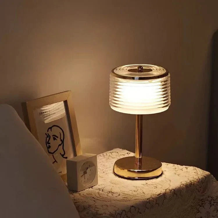 ElegantGlow - Innovatieve Meerlaagse Tafellamp in Goud