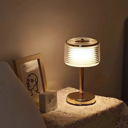 ElegantGlow - Innovatieve Meerlaagse Tafellamp in Goud