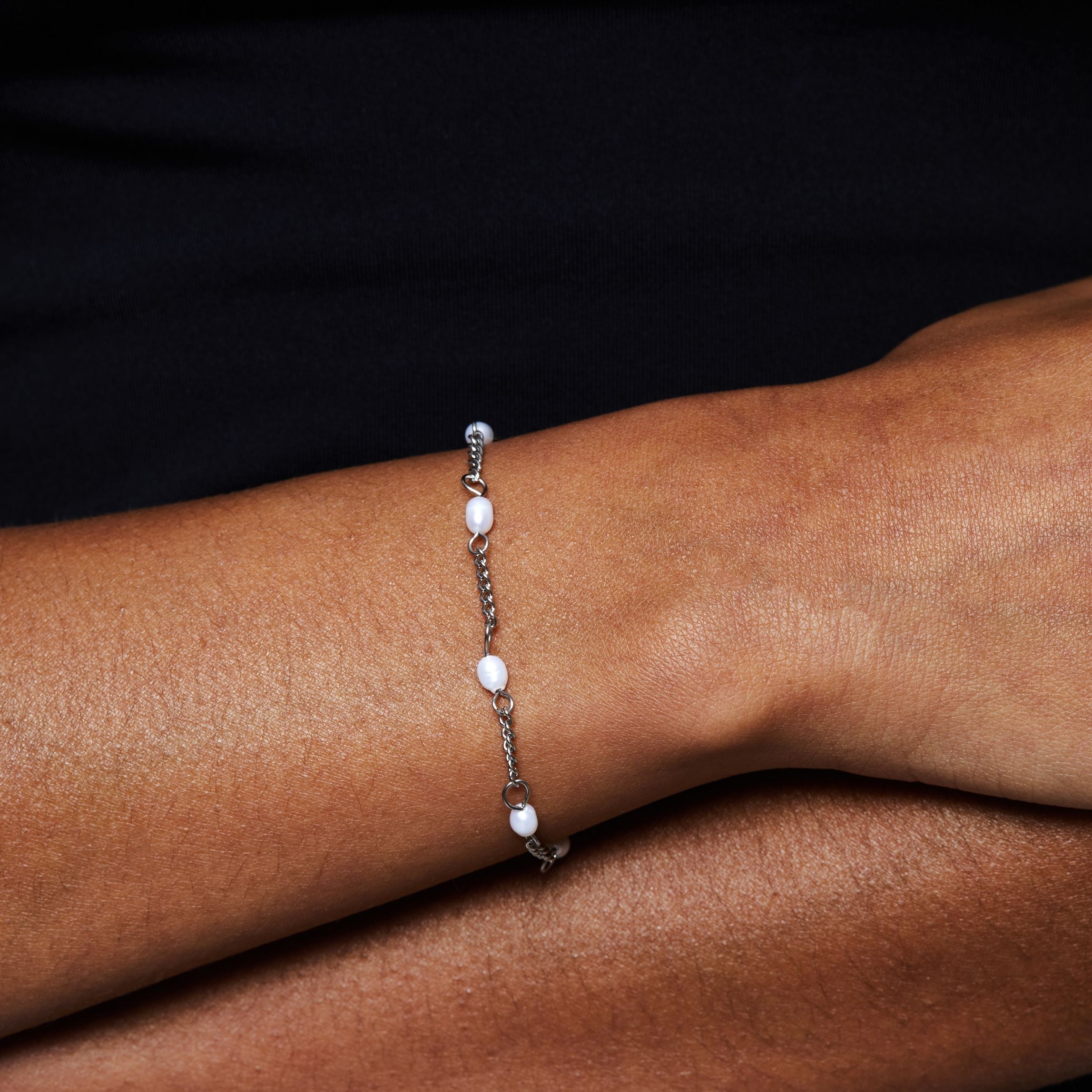 Elegant Amara Armband met Stralende Zoetwaterparels