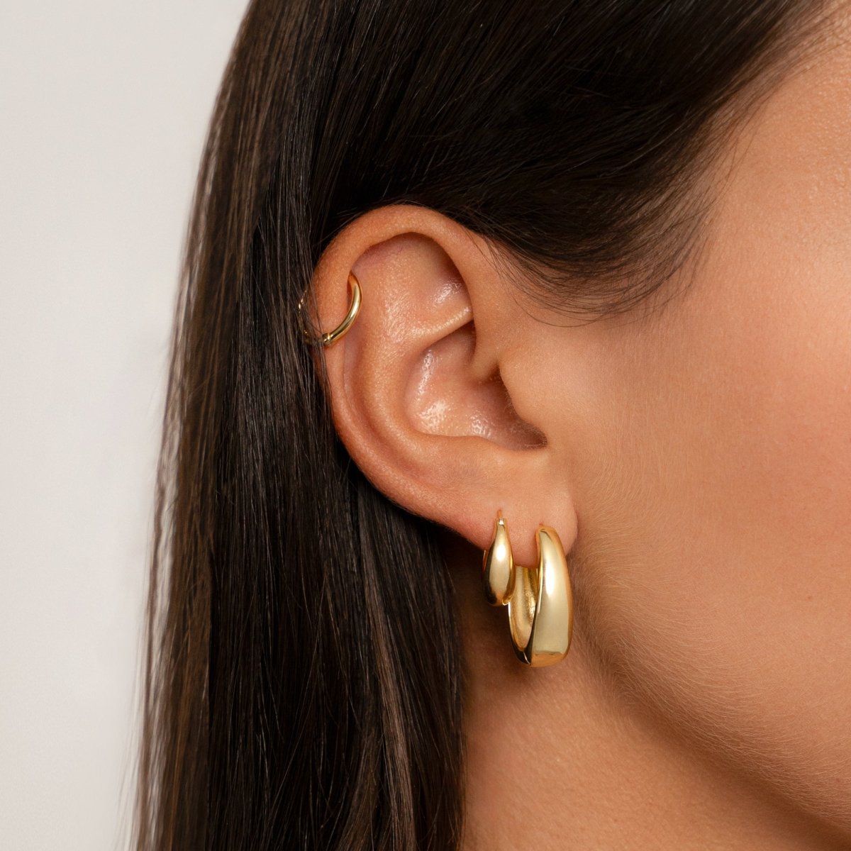 Elegant Isolde Hoop Earrings - A Timeless Beauty