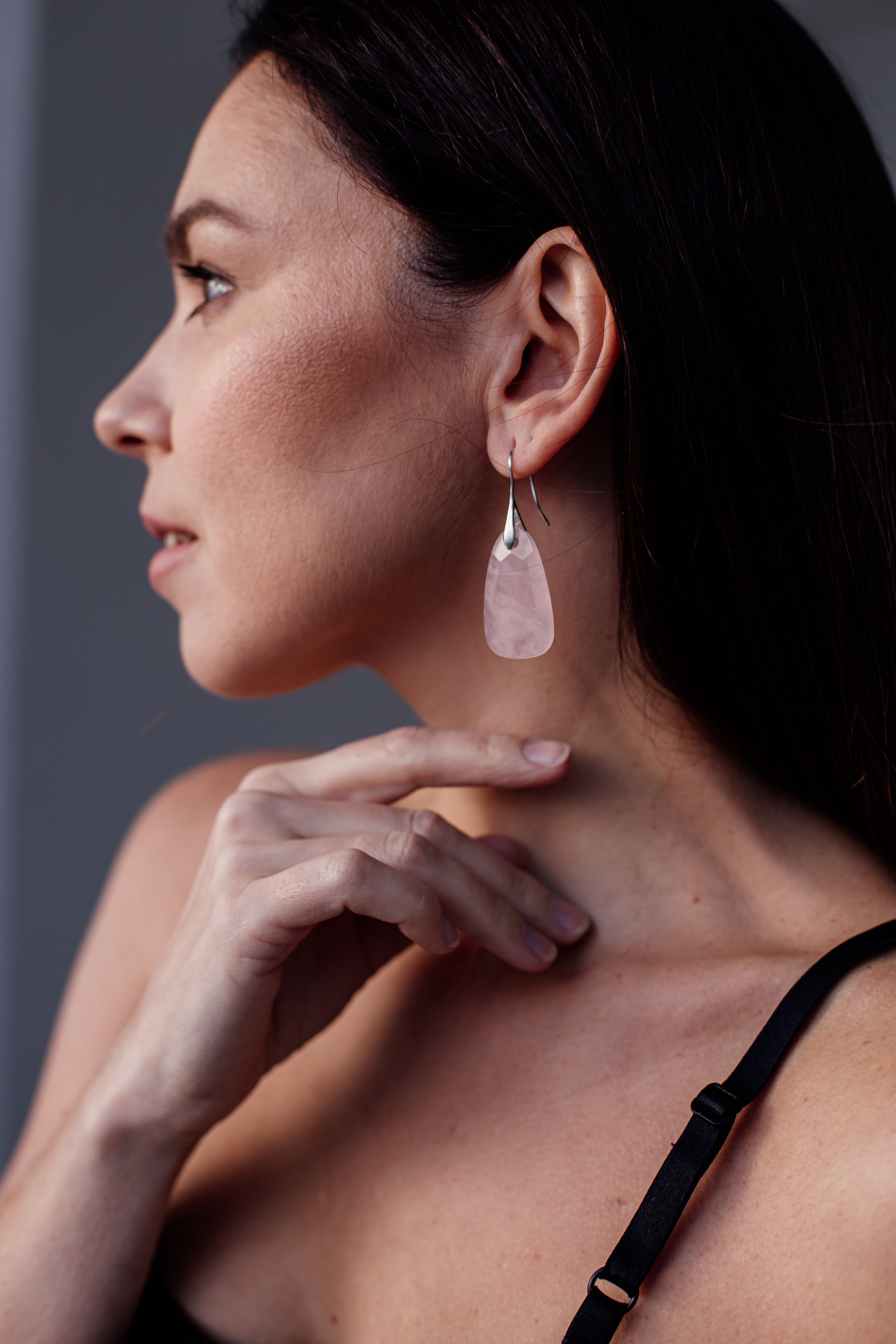 AuraGlow Oorbellen - Elegante Rozenkwarts Beschermende Sieraden