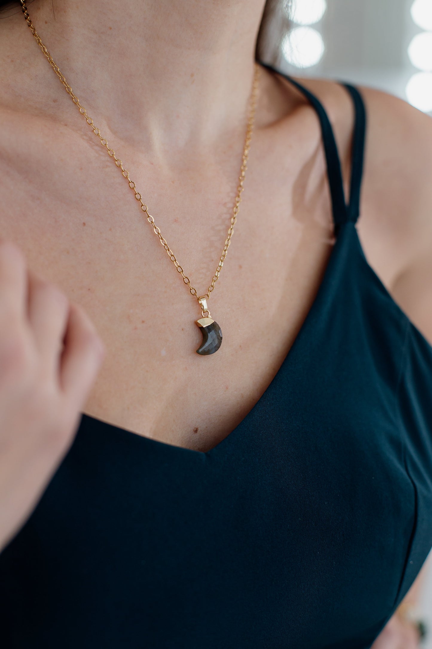 Moonstone Healing Necklace – Celestina Sieraad