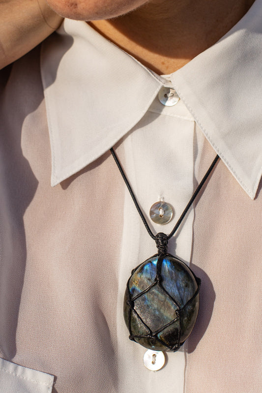 Aris DragonHeart Necklace – Mystieke Labradoriet Sieraad