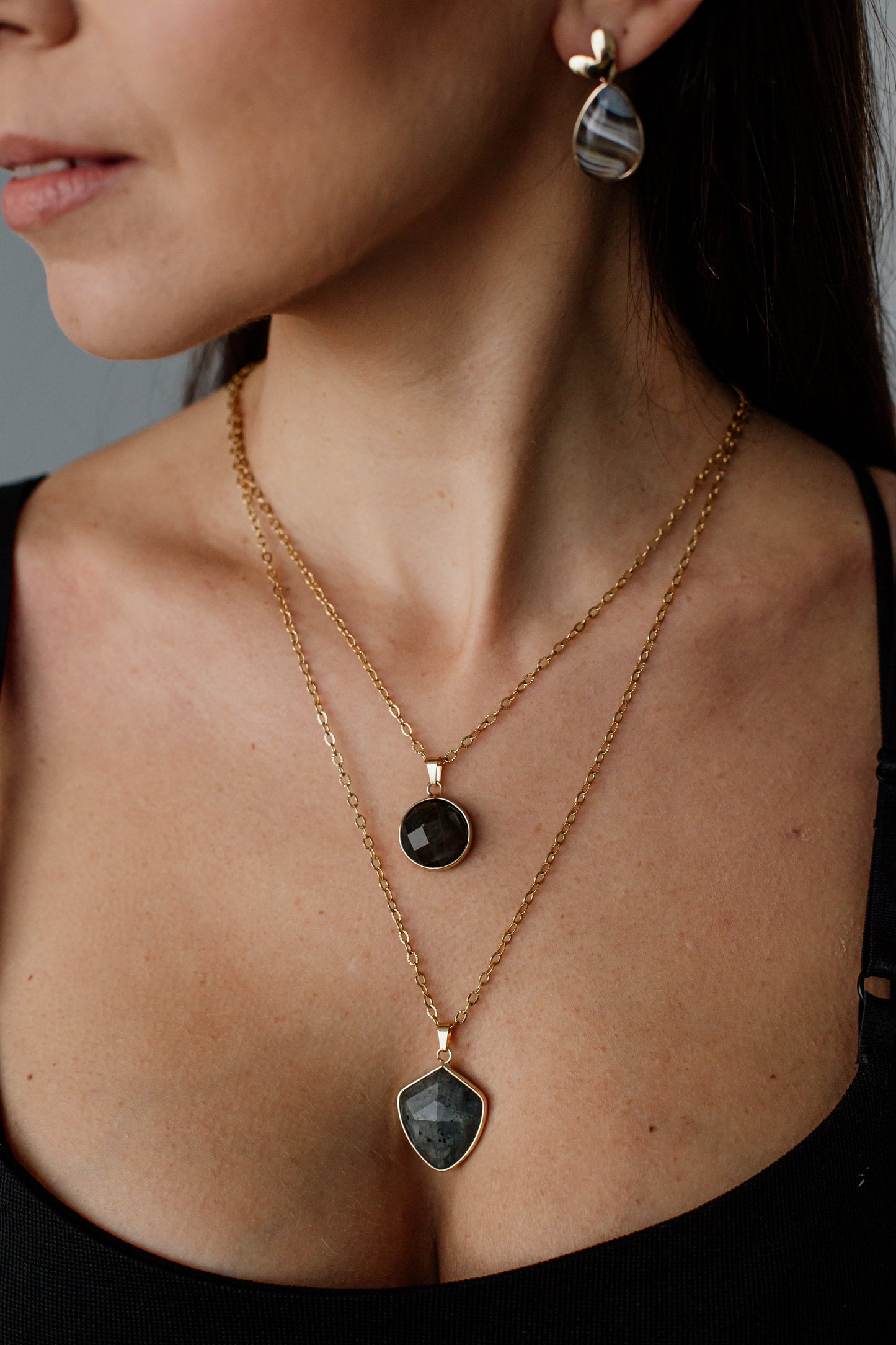 Valoria Necklace – Labradoriet Beschermende Hanger