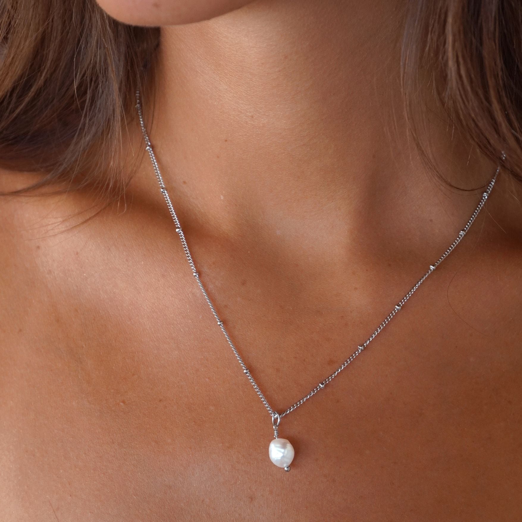 Elegant Baroque Pearl Pendant Necklace - Anisa