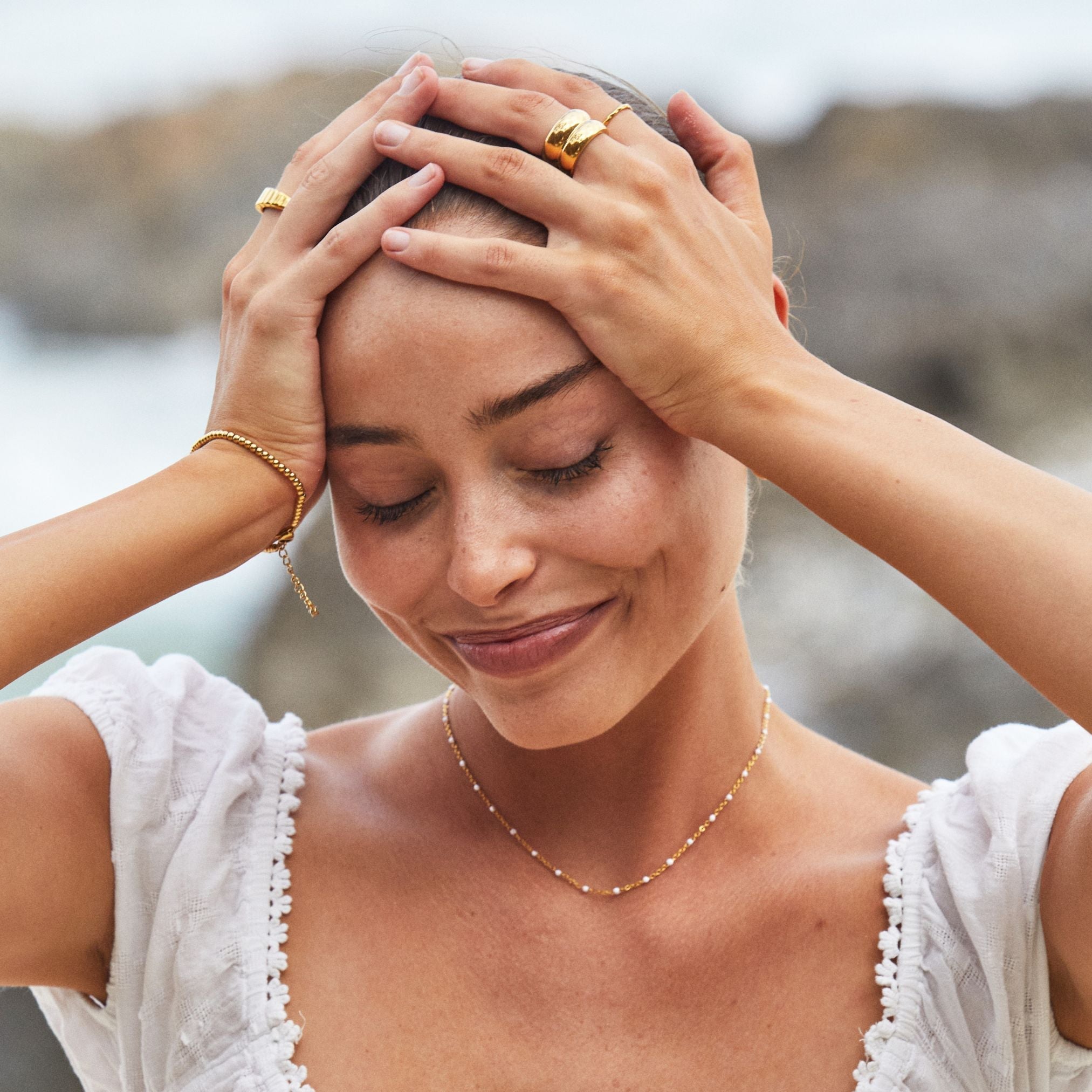 Elegante Choker met Stralende Witte Emaillekralen - Aurielle